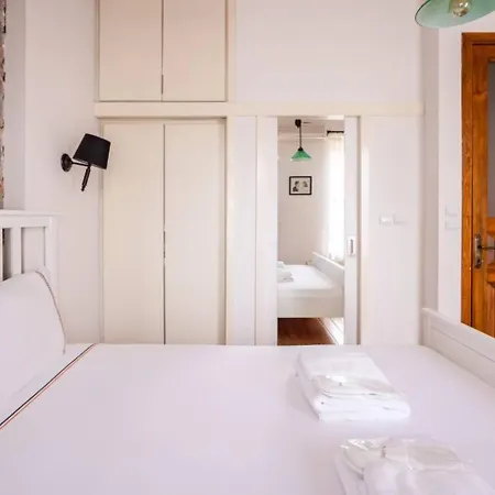 Cozy Intimate 2bd2bath Galata Tower Home! #410 *