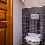 Cozy Intimate 2bd2bath Galata Tower Home! #410 * Стамбул