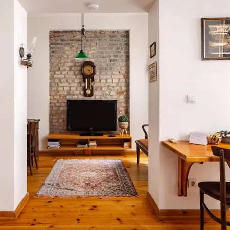 Cozy Intimate 2bd2bath Galata Tower Home! #410 Istanbul