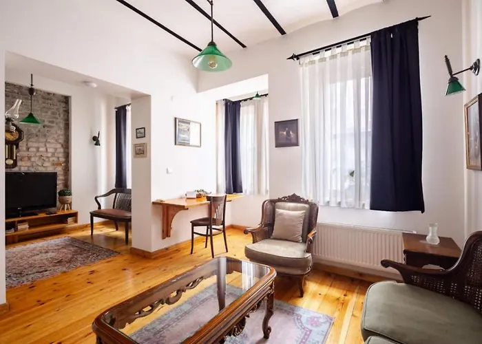Cozy Intimate 2bd2bath Galata Tower Home! #410 *