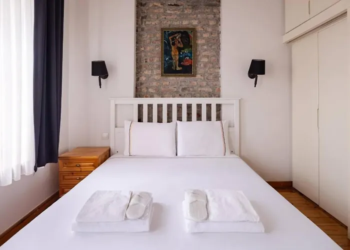 Cozy Intimate 2bd2bath Galata Tower Home! #410