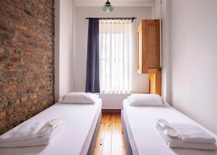 Cozy Intimate 2bd2bath Galata Tower Home! #410 *