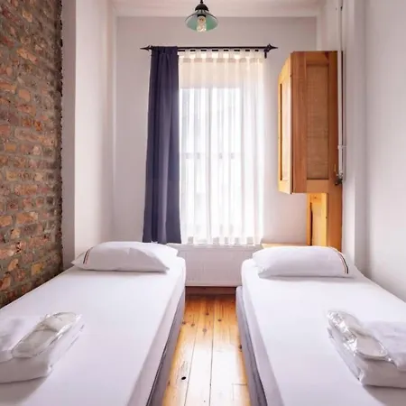 Cozy Intimate 2bd2bath Galata Tower Home! #410 *
