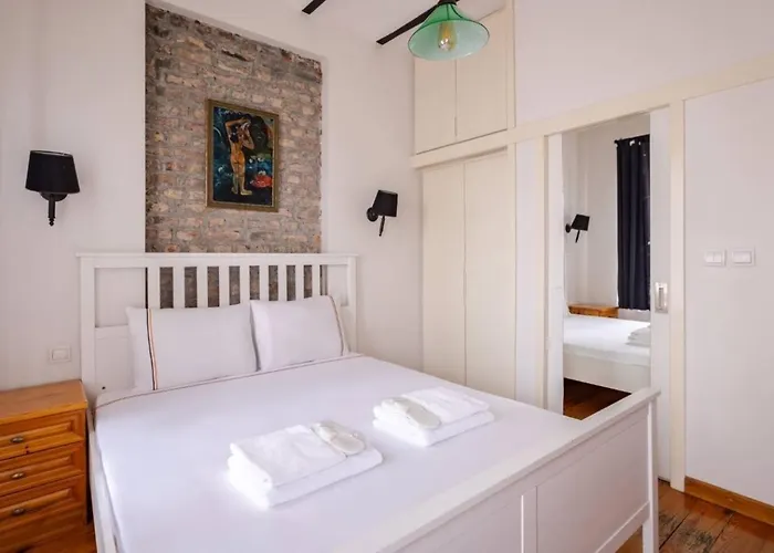 Cozy Intimate 2bd2bath Galata Tower Home! #410